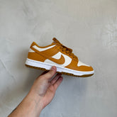 Nike Dunk Low Next Nature Phantom Gold Suede (Pronta Entrega)